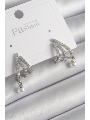 Pileli Store Pirinç Gümüş Renk Zirkon Taşlı Pençe Model Inci Detay Kadın Küpe - TJ-BKP9958