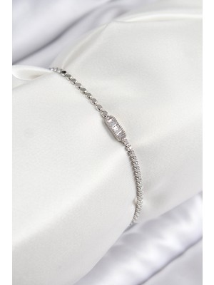 Pileli Store Pirinç Zirkon Taşlı Dikdörtgen Model Ezme Zincir Gümüş Renk Kadın Bileklik - TJ-BB7594