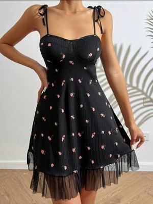 Pileli Store Kadın Siyah Pembe Gül Desenli Askılı Bağlamalı Dantel Detaylı Elbise 5072