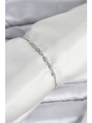 Pileli Store Gümüş Renk Zincir Model Zirkon Taşlı Pirinç Asansörlü Kadın Bileklik - TJ-BB8331