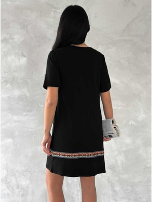 Modaurul Kadın Kısa Kollu V Yakalı Etnik Desen Şerit Detaylı Viskon Elbise