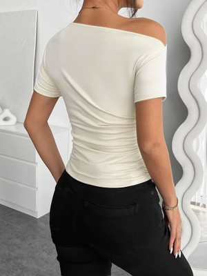 Modaurul Kadın Kısa Kollu Tek Omuzu Açık Büzgülü Viskon Bluz