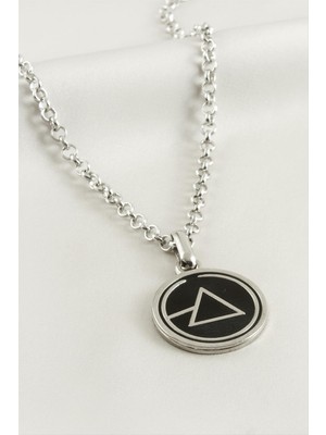 Pileli Store Üçgen Erkek Kolye