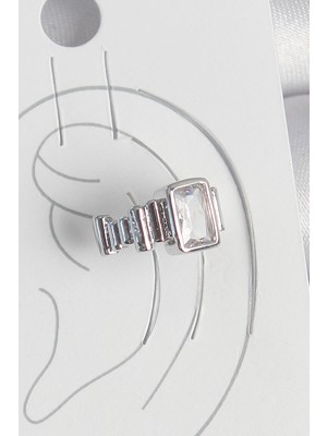 Pileli Store Pirinç Gümüş Renk Kare Zirkon Taşlı Kadın Kıkırdak Model Küpe