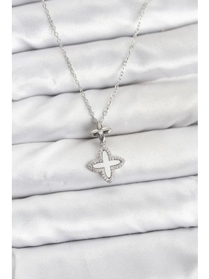 Pileli Store 316L Çelik Zincir Gümüş Renk 4 Yapraklı Yonca Model Zirkon Taşlı Kadın Kolye