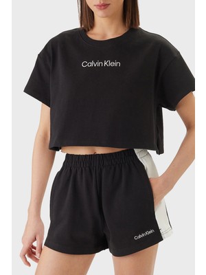 Calvin Klein Logolu Pamuklu Relaxed Fit Bisiklet Yaka Crop LV00Q61201UB1 Bayan Crop LV00Q61201 Ub1