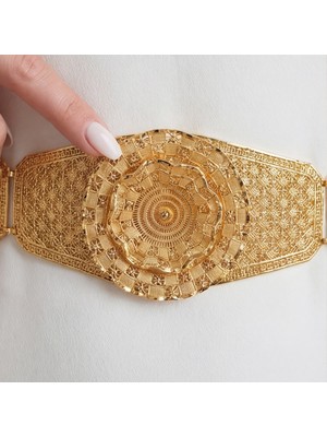 Ferizz Altın Kaplama Kare Işlemeli Detaylı Kadın Kemer KMR-127