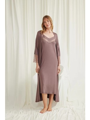 Pileli Store Dekolteli Yakası ve Kolu Dantelli Sabahlık Takımı