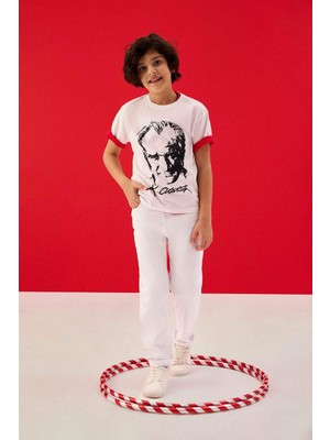 DeFacto 23 Nisan Çocuk Bayramı Regular Fit Bisiklet Yaka Baskılı Kısa Kollu Tişört Erkek Çocuk B6938A826SM