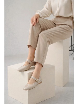 Infinite8 Kadın Bej Mary Jane Babet Ayakkabı – Gold Tokalı, Klasik ve Şık Tasarım