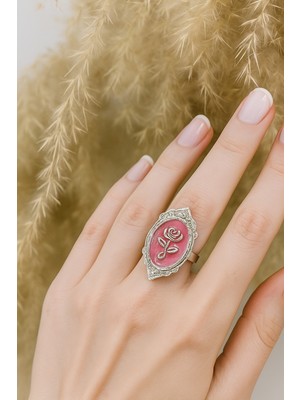 Herşey Nota Pembe Gül Figürlü Yüzük – Zarafetin ve Romantik Güzelliğin Simgesi, Ayarlanabilir Unisex Model