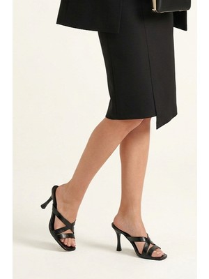 Gökhan Talay Elowen Esnek Yumuşak Kaymaz Taban (8 Cm) Siyah Rugan  Çapraz Bantlı Açık  Kadın Topuklu Ayakkabı