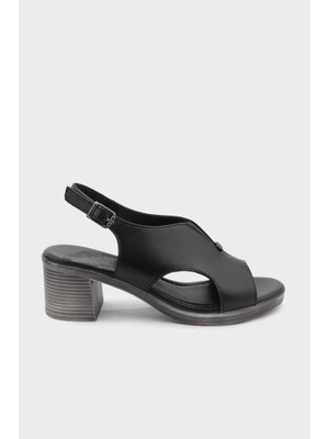 Derinet Hakiki Deri Bilekten Ayarlı Kadın Sandalet