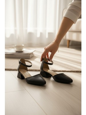 Enoch Kadın Küt Burunlu Alçak Kalın Topuklu Bilekten Bağlamalı Ayakkabı