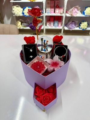 Ayı Evreni Romantik Hediye Kutusu Kırmızı | Lila Kutu | Kar Küresi, Çelik Takı Seti, Peluş Ayıcık | Sevgiliye, Anneye, Doğum Günü, 14 Şubat, Yıldönümü