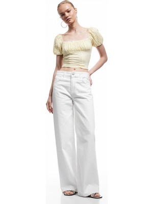 Koton Dantel Detaylı Kısa Kollu Slim Fit Dokulu Kayık Yaka Pötikareli Bluz