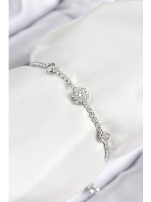 Inure Jewelry Pirinç Zirkon Taşlı Kar Tanesi Model Gümüş Renk Asansörlü Kadın Bileklik