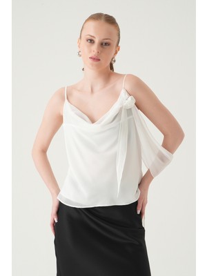 Rays Ekru Askılı Yaka Gül Detay Bluz 251221