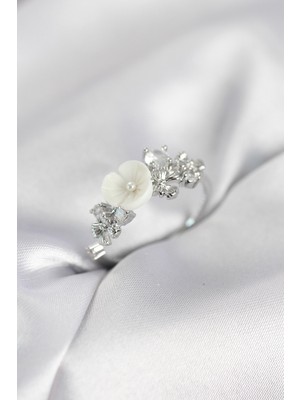 Inure Jewelry Gümüş Renk Pirinç Çiçek Model Zirkon Taşlı Kadın Yüzük