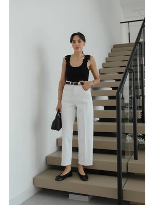 Havoş Beyaz Kemerli Skater Jean