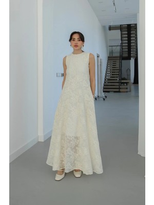 Havoş Bej Peri Brodeli Sıfır Kollu Elbise