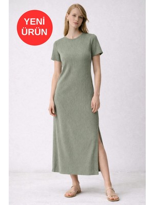 Kadın Bürümcük Kumaş Bisiklet Yaka Kısa Kollu Yırtmaçlı Elbise