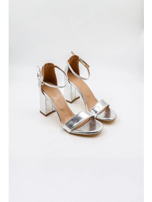 Park Moda Kalın Topuklu Tek Bantlı Metalik Kadın Abiye Ayakkabı PM09 Gümüş Metalik