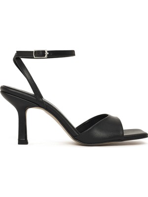 Derimod Kadın Siyah Bilekten Tokalı Ince Topuklu Sandalet 26SFE391218