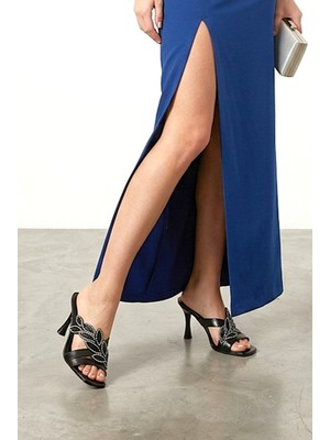 Gökhan Talay Tamara Esnek Yumuşak Kaymaz Taban (8 Cm) Siyah Rugan Taşlı Yaprak Detaylı Kadın Kalın Topuklu Terlik