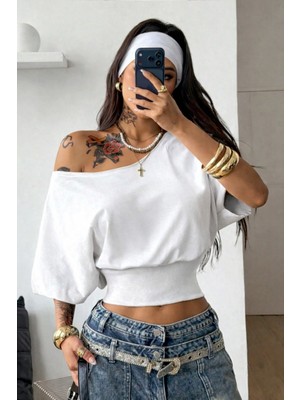 Tarz Cool Kadın Beyaz Madon Yaka Beli Lastikli Crop Düşük Omuzlu Salaş Tişört