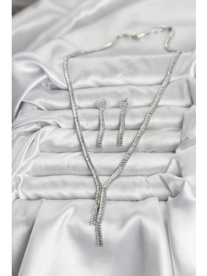 Toyigoo Ietaks™ Gümüş Renk Baget Zirkon Taşlı Kadın Kolye Küpe Set