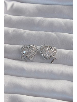 Toyigoo Ietaks™ Pirinç Gümüş Renk Fiyonk Detay Incili Zirkon Taşlı Kalp Küpe