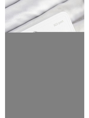 Toyigoo Ietaks™ Pirinç Zirkon Taşlı Sallantılı Kare Model Gold Renk 925 Ayar Gümüş Çivi Kadın K