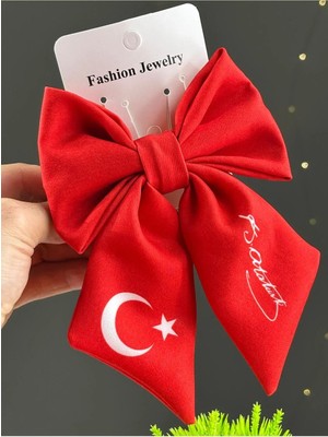Ugly Duck Kırmızı Fiyonk Klipsli Saç Tokası – Atatürk Imzalı & Türk Bayrak Detaylı (1 Adet)