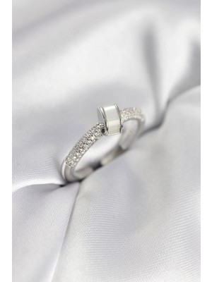 İlk El Grup Zirkon Taşlı Sedefli Gümüş Renk Kadın Yüzük