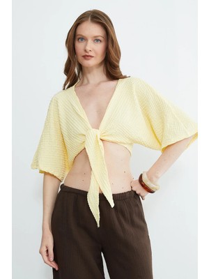 FullaModa Önü Bağlamalı Bürümcük Kumaş Crop Bluz