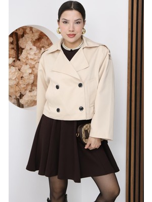 Famoda Kadın Ekru Kruvaze Yaka Düğme Detaylı Kısa Trençkot Ceket