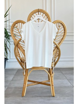 V Yaka Basic T-Shirt