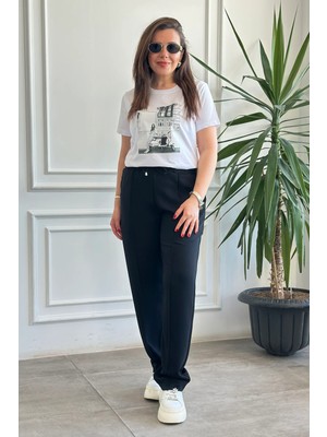 Yazı ve Kız Bakılı T-Shirt