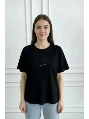 Önü Çiçek Nakış Işlemeli T-Shirt