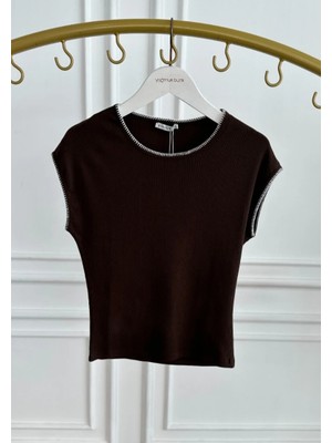 Yaka ve Kolu Dikiş Biyeli Fitilli T-Shirt