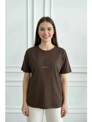 Önü Çiçek Nakış Işlemeli T-Shirt