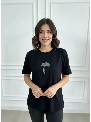 Önü Çiçek Taş Işlemeli T-Shirt