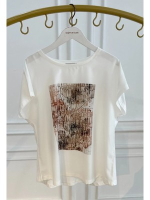 Önü Yazı Baskılı Taş Detaylı T-Shirt