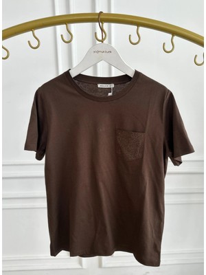 Cep Taş Detaylı T-Shirt