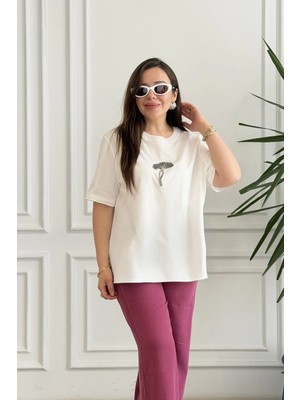 Önü Çiçek Taş Işlemeli T-Shirt