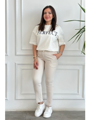 Yazı Detaylı Çiçek Kabartmalı T-Shirt