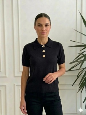 Polo Yaka Metal Çiçek Düğme Detaylı Kısa Kollu Triko