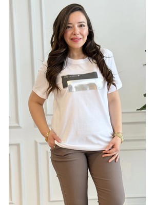 Önü Taş ve Yaldız Detaylı T-Shirt