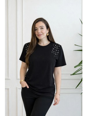 Omuzları Taş Detaylı T-Shirt